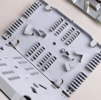 Vertikal 55 tonluk vertikal plastik yüksek hızlı enjeksiyon kalıplama makinesi iletişim ekipmanları yedek için kullanılır