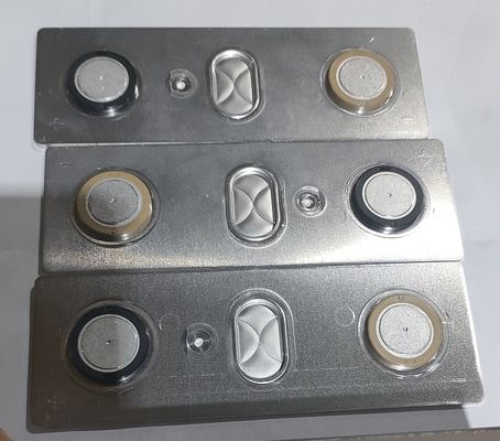 Yeni Enerji Pil Kapağı İçin 120 Tonluk Dikey Çift Renkli Enjeksiyon Makinesi